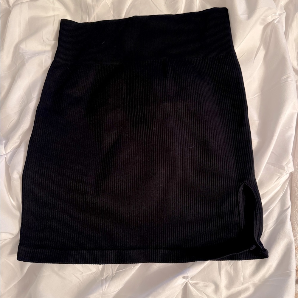 Black ribbed mini skirt